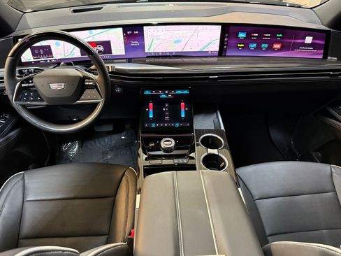 Certified 2025 Cadillac Escalade ESV Premium Luxury image 57