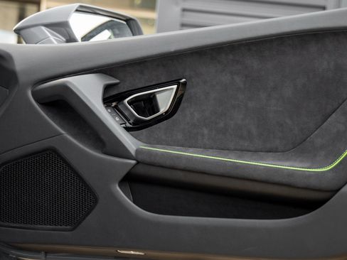 Used 2021 Lamborghini Huracan EVO image 35