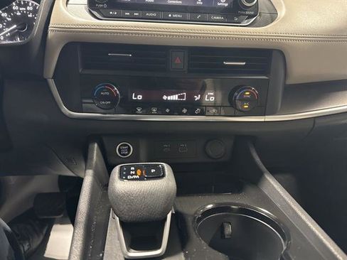 Used 2023 Nissan Rogue SV image 20