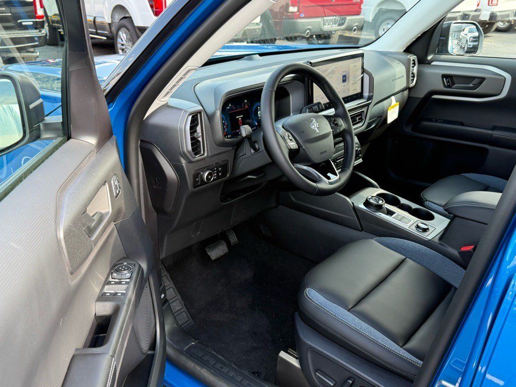 Used 2025 Ford Bronco Sport Outer Banks AWD/4WD image 10
