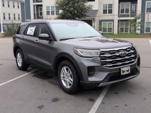 New 2026 Ford Explorer Active RWD image 2