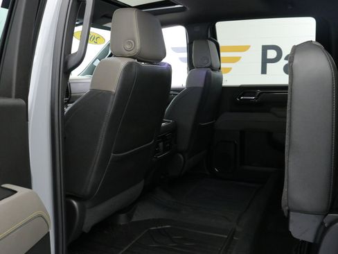 Used 2025 Chevrolet Silverado 2500 ZR2 w/ Technology Package image 26