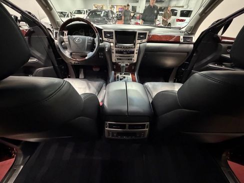 Used 2014 Lexus LX 570 4WD image 44