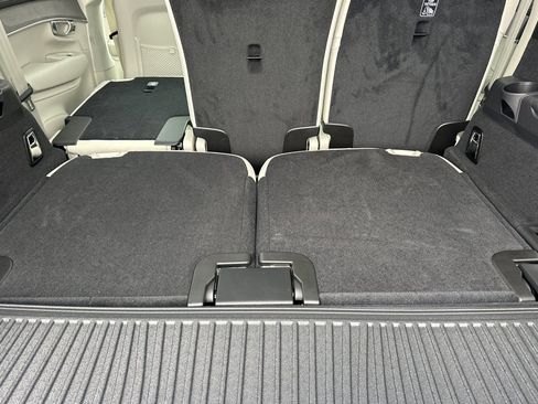 New 2026 Volvo XC90 T8 Ultra w/ Protection Package Premier AWD/4WD image 18