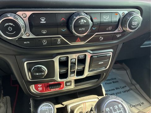 Used 2018 Jeep Wrangler Unlimited Rubicon AWD/4WD image 17