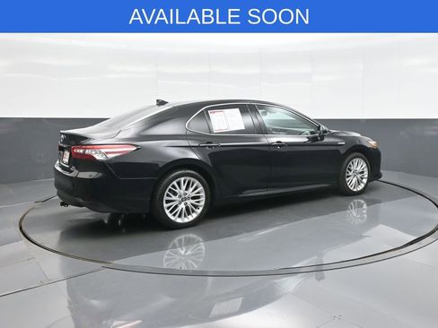 Used 2020 Toyota Camry XLE FWD image 7