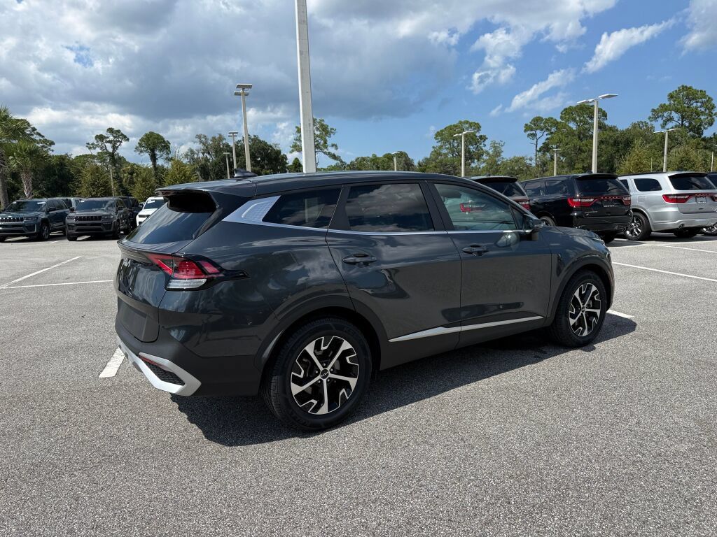 Used 2025 Kia Sportage EX FWD image 3