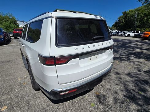 Used 2024 Jeep Wagoneer L Series II w/ Flexible Seating Group AWD/4WD image 5