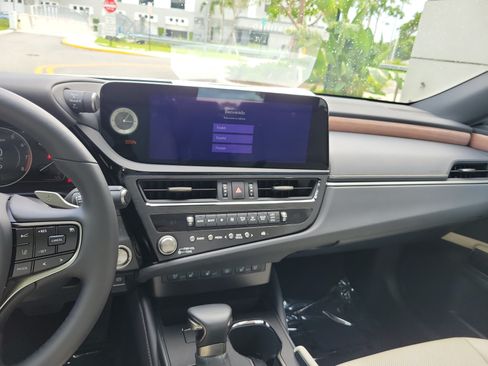 Used 2025 Lexus ES 350 w/ Premium Package FWD image 16
