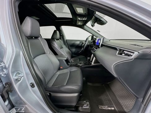 Used 2024 Toyota Corolla Cross XSE w/ Convenience Package image 32