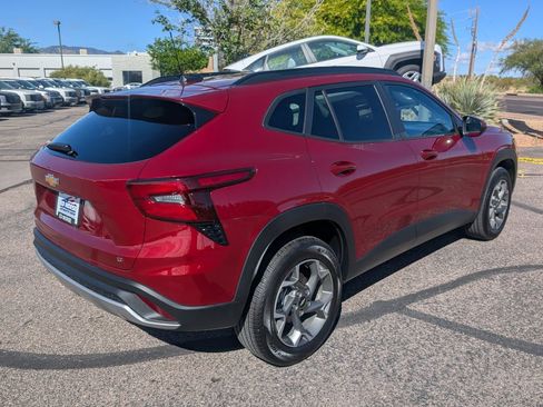 Certified 2025 Chevrolet Trax LT FWD image 5