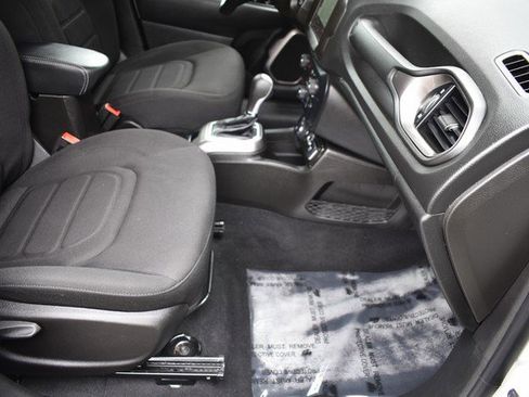 Used 2022 Jeep Renegade Latitude w/ Convenience Group image 25