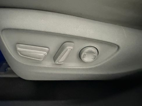 Used 2021 Toyota Highlander XLE FWD image 13