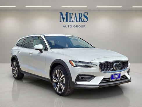 New 2026 Volvo V60 B5 Cross Country Plus w/ Protection Package Premier image 7