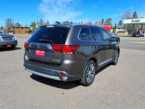 Used 2017 Mitsubishi Outlander SE AWD/4WD image 6