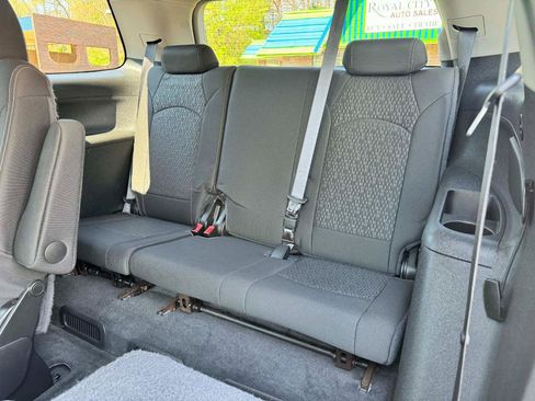 Used 2014 GMC Acadia SLE image 13