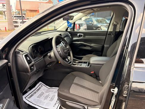 Used 2023 Kia Sorento LX FWD image 16