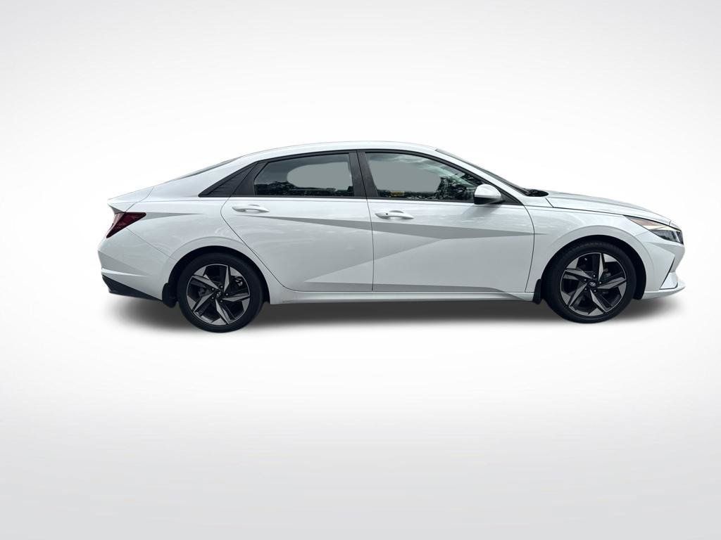 Used 2023 Hyundai Elantra SEL w/ Convenience Package FWD image 4