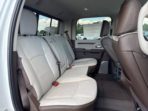 New 2025 RAM 2500 Laramie AWD/4WD image 18