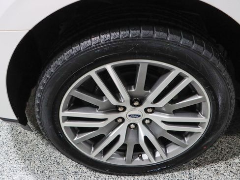 Used 2022 Ford Expedition Max Limited image 11