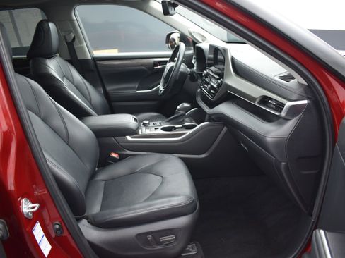 Used 2021 Toyota Highlander Limited image 10
