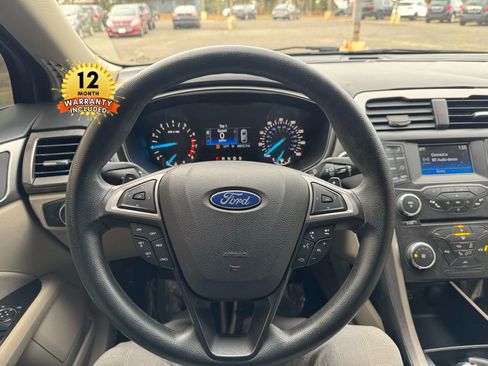 Used 2017 Ford Fusion SE image 34