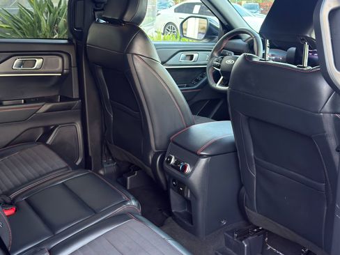 Used 2025 Ford Explorer ST-Line w/ ST-Line Street Pack image 21