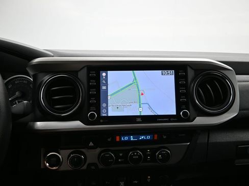 Used 2022 Toyota Tacoma Limited image 18