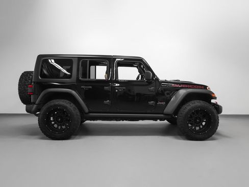 Used 2018 Jeep Wrangler Unlimited Rubicon w/ Dual Top Group AWD/4WD image 12