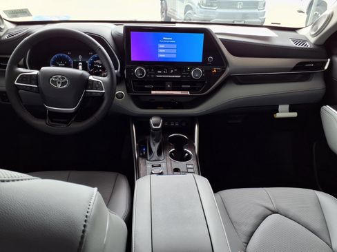 New 2026 Toyota Highlander Limited AWD/4WD image 8