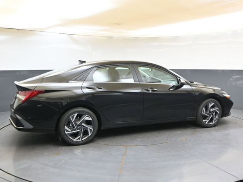 New 2026 Hyundai Elantra Limited FWD image 6