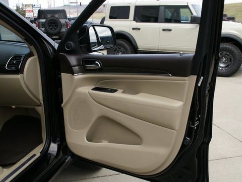 Used 2020 Jeep Grand Cherokee Overland image 35