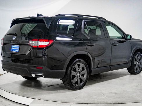 Certified 2024 Honda Pilot Sport image 9