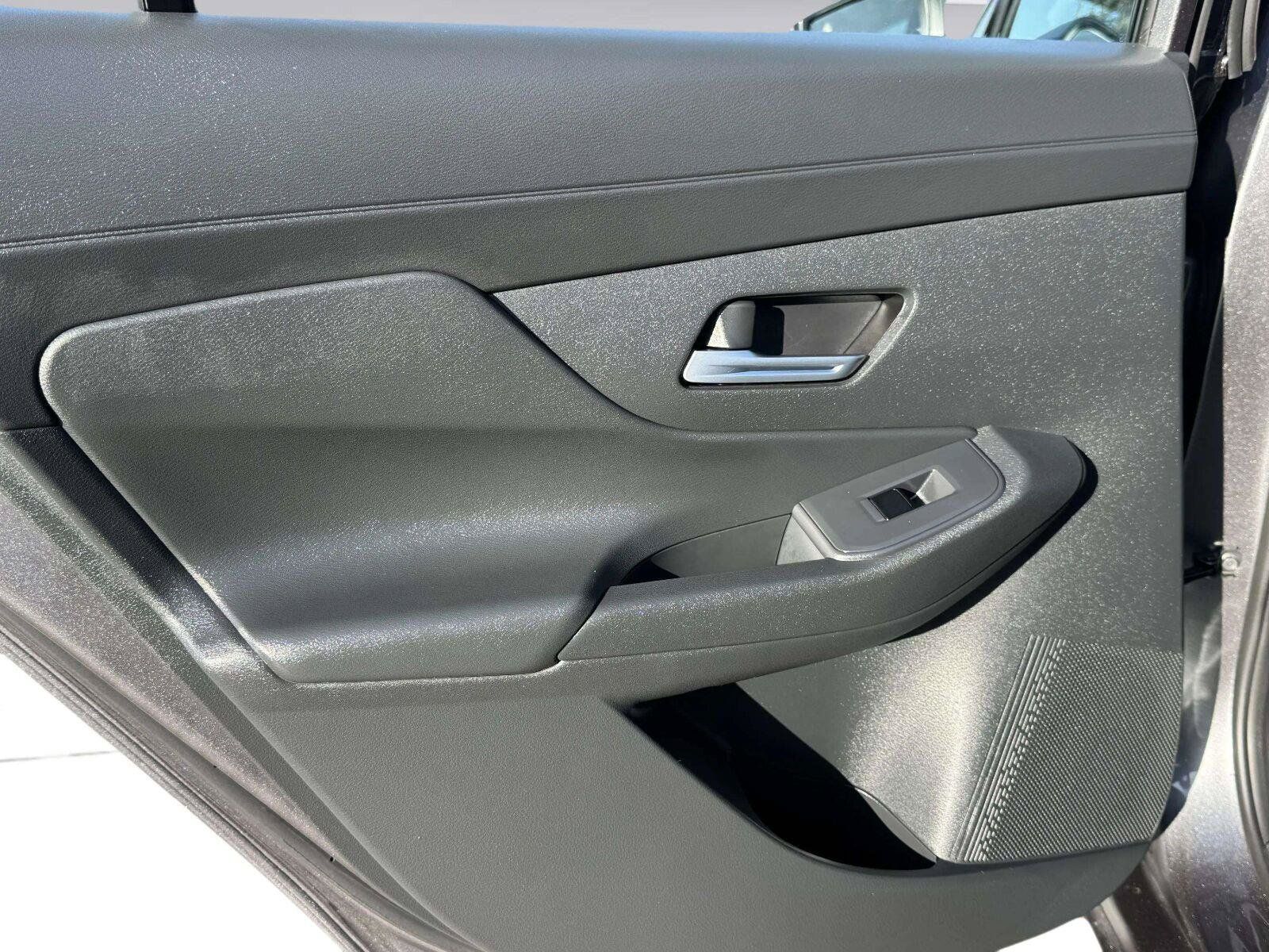 Used 2026 Nissan Sentra SV w/ SV Convenience Package FWD image 24