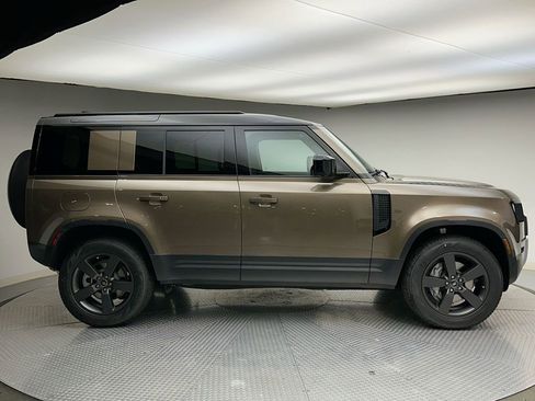 Certified 2025 Land Rover Defender 110 S AWD/4WD image 4