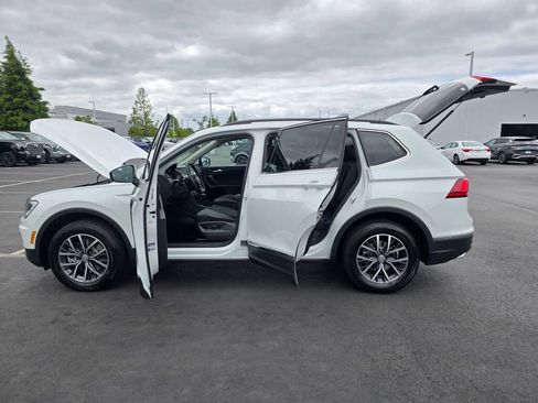 Used 2020 Volkswagen Tiguan SE image 20