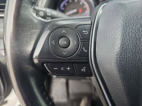 Certified 2020 Toyota Camry SE image 11