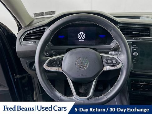 Used 2022 Volkswagen Tiguan SE w/ Panoramic Sunroof Package image 12