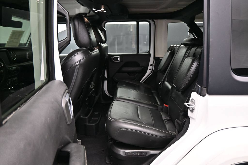 Used 2022 Jeep Wrangler Unlimited Sahara w/ Cold Weather Group AWD/4WD image 25