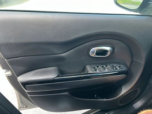 Used 2018 Kia Soul + w/ Audio Package FWD image 5