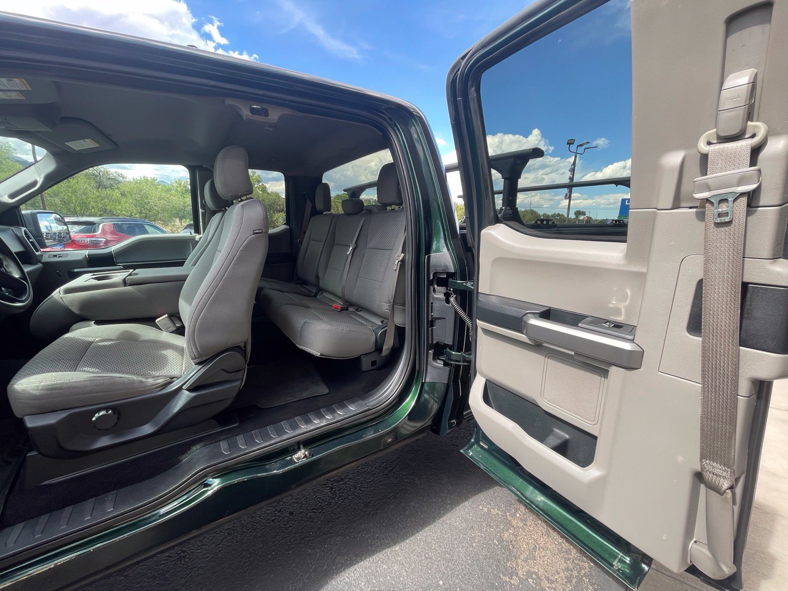 Used 2015 Ford F150 XLT AWD/4WD image 17