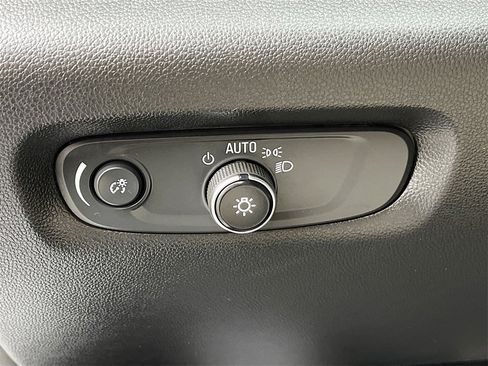 Used 2023 Chevrolet Traverse Premier image 10