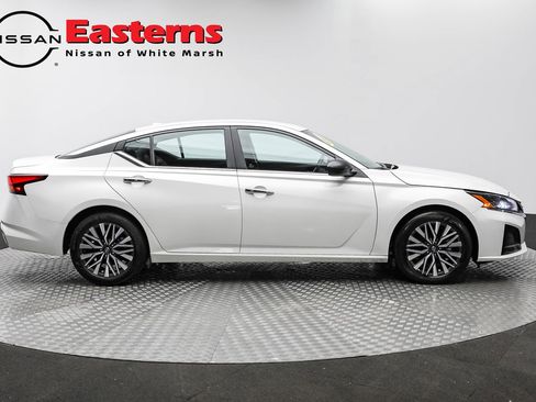 Used 2025 Nissan Altima 2.5 SV FWD image 4