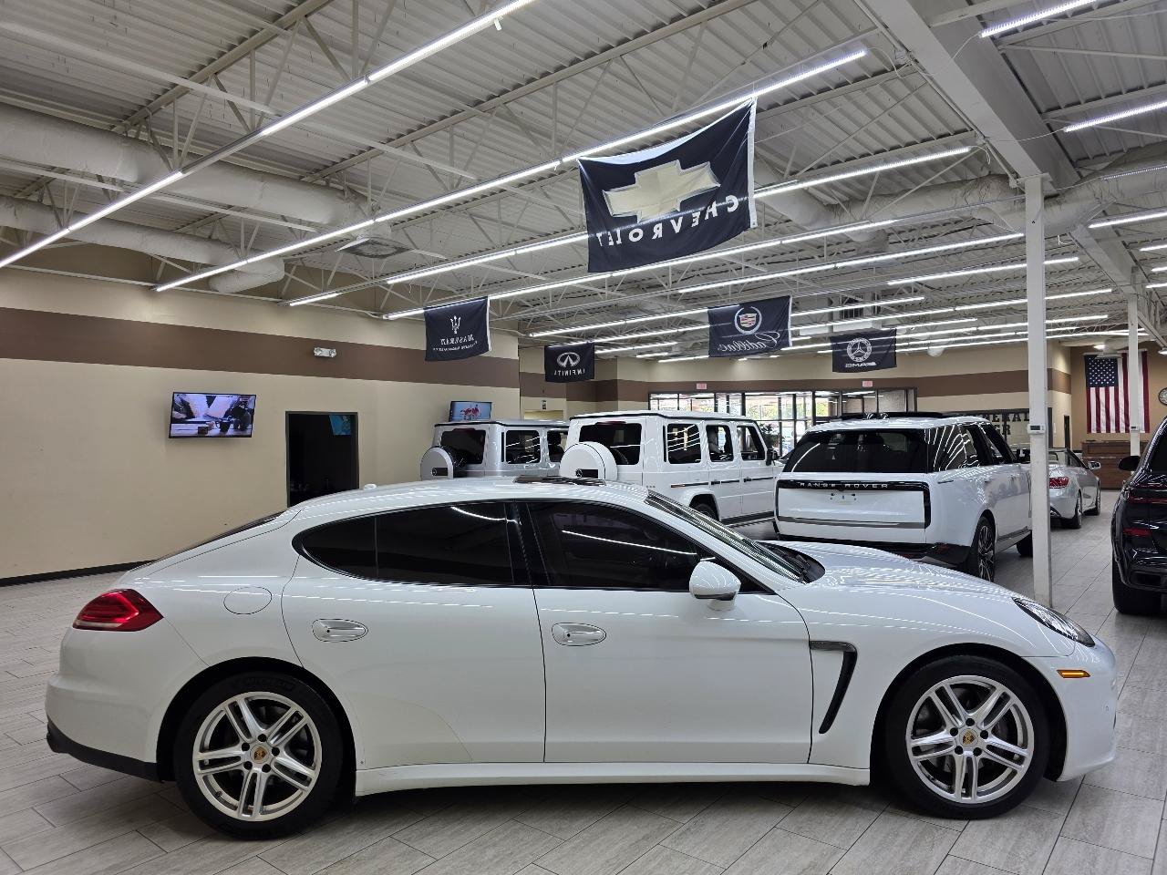 Used 2015 Porsche Panamera 4 w/ Premium Package Plus AWD/4WD image 5