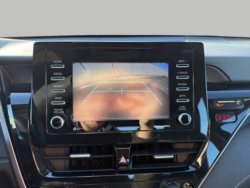 Used 2023 Toyota Camry SE image 18