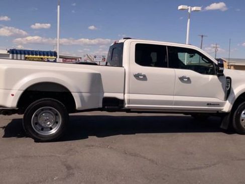 Used 2023 Ford F450 Platinum w/ FX4 Off-Road Package AWD/4WD image 2