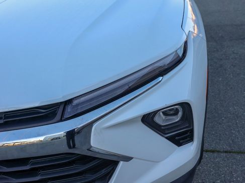 Used 2024 Chevrolet TrailBlazer LT w/ Driver Confidence Package image 9