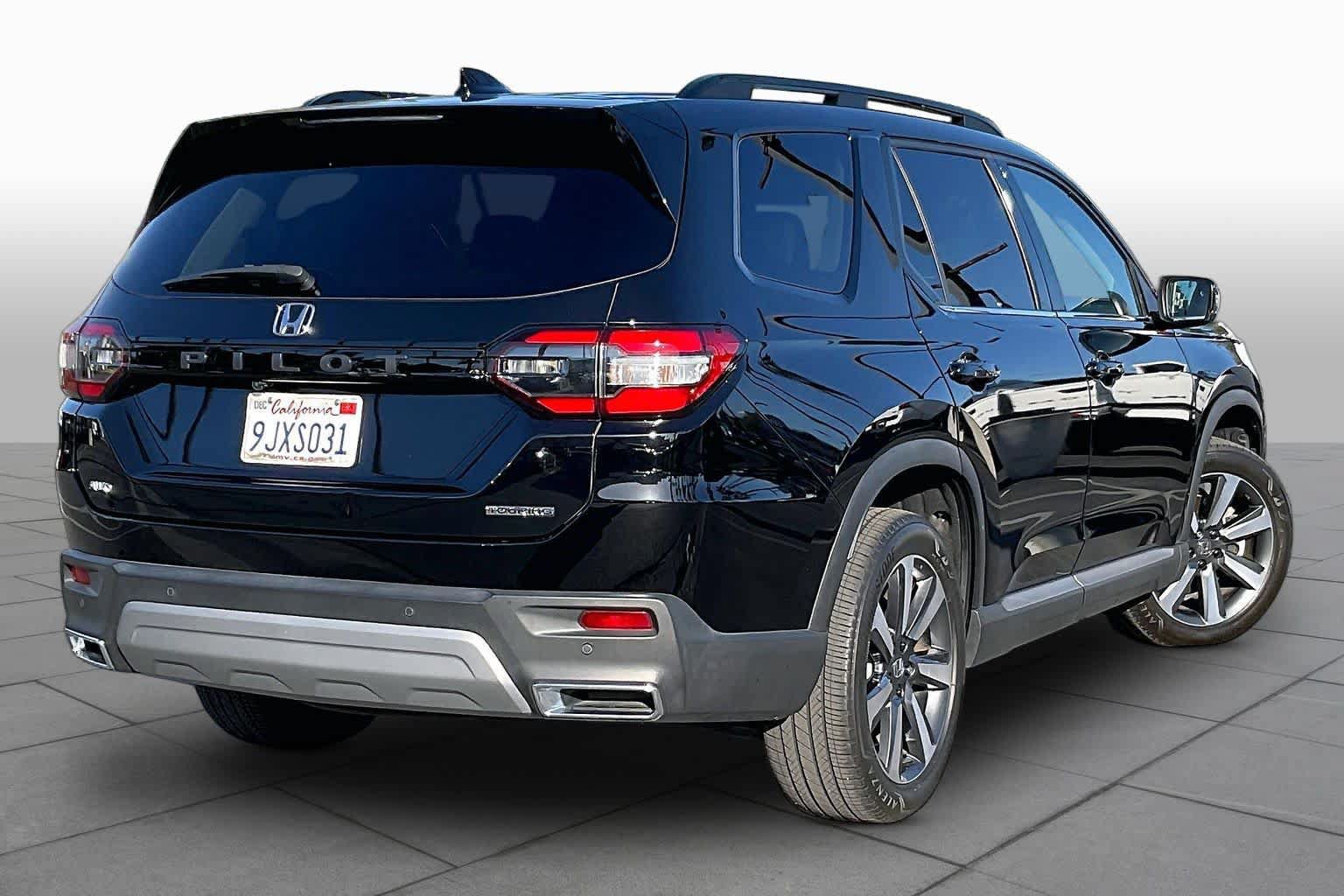 Used 2024 Honda Pilot Touring image 12