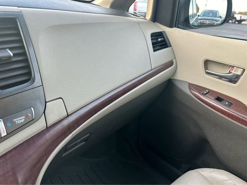 Used 2013 Toyota Sienna XLE image 46