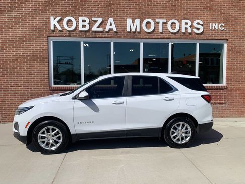 Used 2024 Chevrolet Equinox LT w/ LPO, Floor Liner Package AWD/4WD image 2